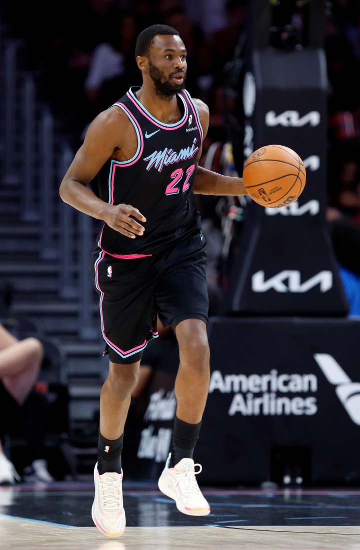 开云体育-吃回头草？记者称勇士对旧将维金斯感兴趣 去年曾拿他换来巴特勒