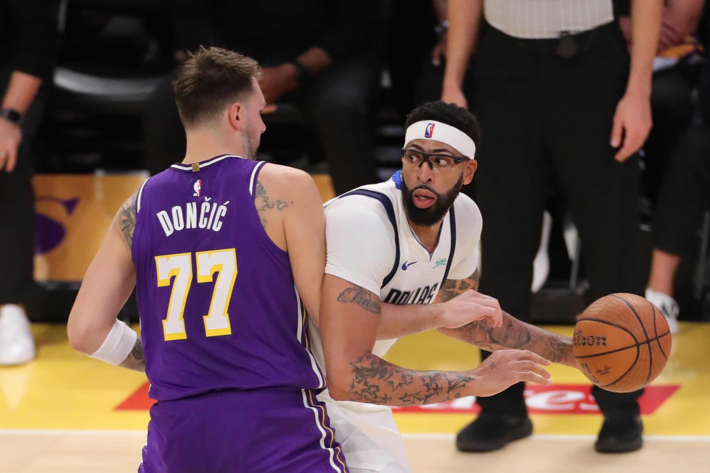 开云体育官方网站-东眉交易湖人赚了吗？考辛斯：交易前后有啥区别？湖人还是老样子