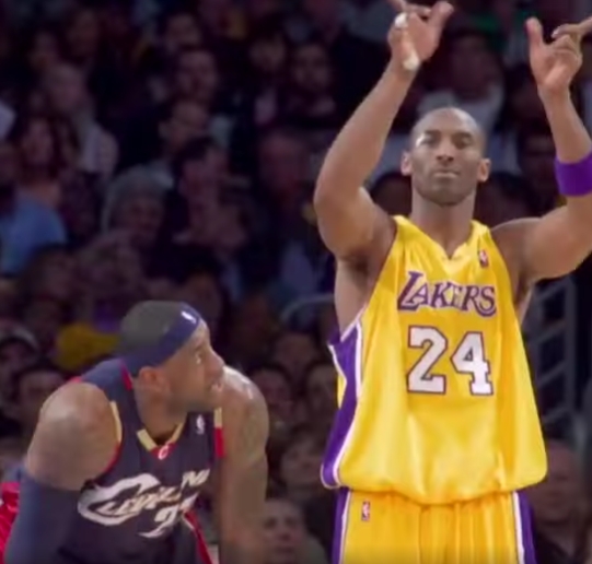 开云体育官网-詹姆斯怀念科比：他比划手势耍得我一愣一愣 但那其实是拉开单干